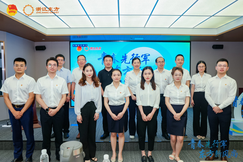 青春先行軍 東方新風(fēng)尚合影.jpg